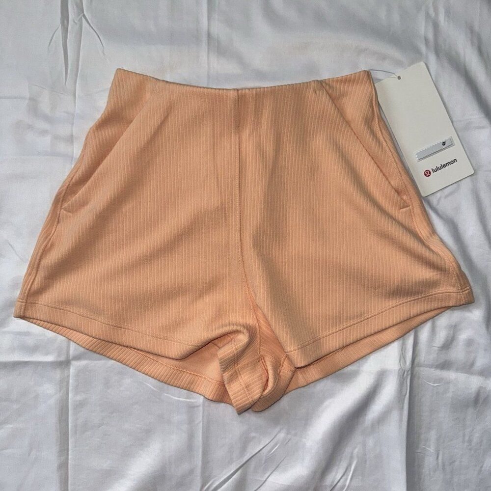 NWT Lululemon Ribbed Softstreme High Rise Short Size 0 2” Peach Bellini